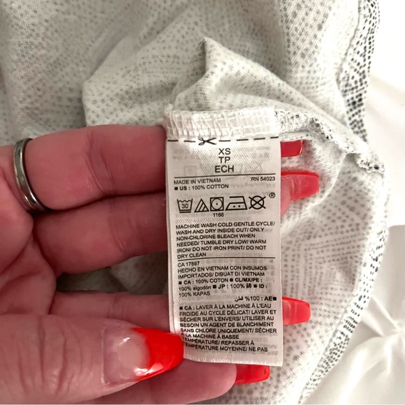 Old Navy Active Relaxed Geometric Print Tank Top, Women’s Size Extra Small - Picture 2 of 5